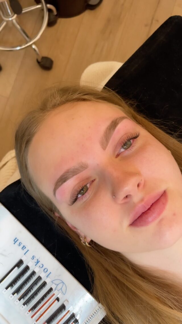 Classic Natural Eyelash Extensions done by Elizma ✨✨ #eyelashextensions #lashes #naturallook