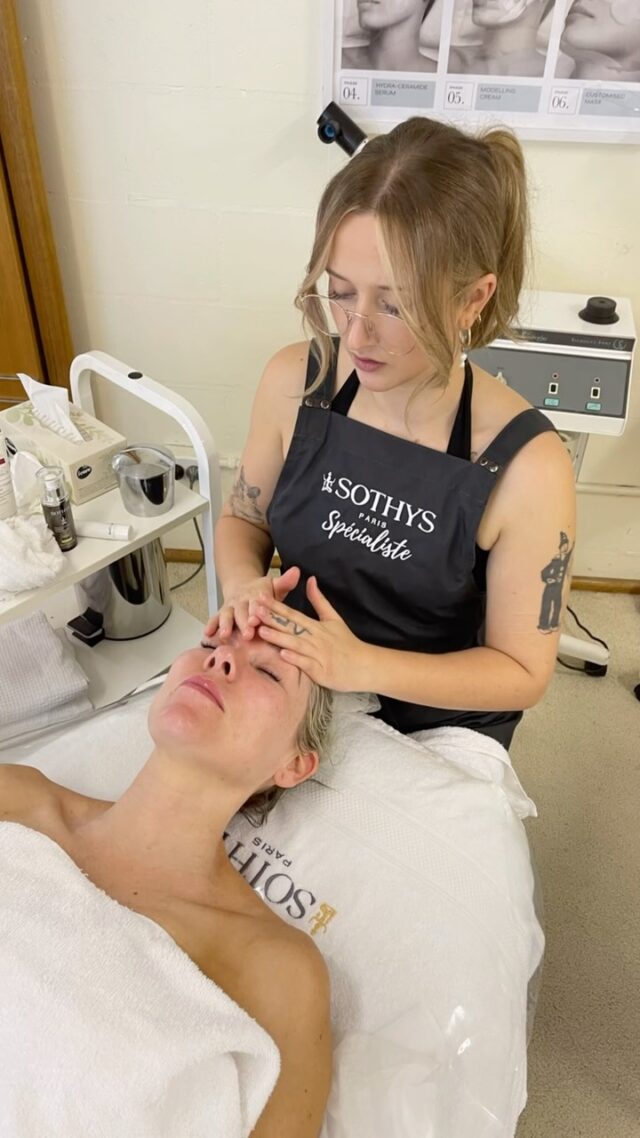 ✨ Ashley recently had the incredible opportunity to visit the Sothys headquarters in Hornsby for hands-on training in their exclusive Digi-Esthétique® massage technique!

This unique method blends acupressure with Western drainage massage to boost energy flow, promote deep relaxation, and enhance your treatment results. 💆‍♀️

A big thank you to Faith from @designher.beauty for letting me practise this beautiful technique on you.

Book in with Ashley and feel the difference for yourself. your skin will thank you! 💫

#sothys #sothysaustralia #digiesthetique®